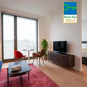 https://premier-suites-plus-amsterdam-1081lc.thehaguehotels.net
