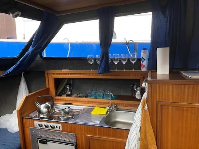 Amsterdam Boat & Breakfast Bed & Breakfast